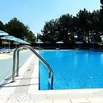 Experience Comfort By The Pool * Μπιμπιόνε