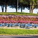 Experience Comfort By The Pool Μπιμπιόνε