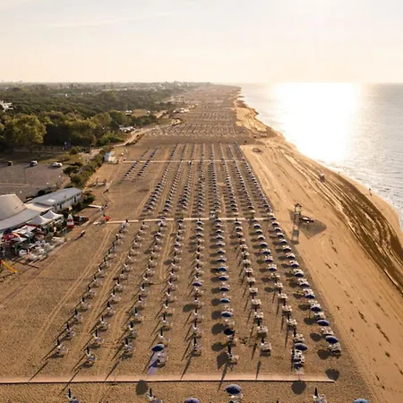 Experience Comfort By The Pool * Бибионе