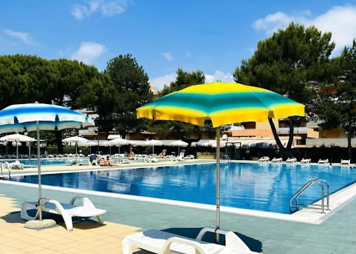 Experience Comfort By The Pool Μπιμπιόνε